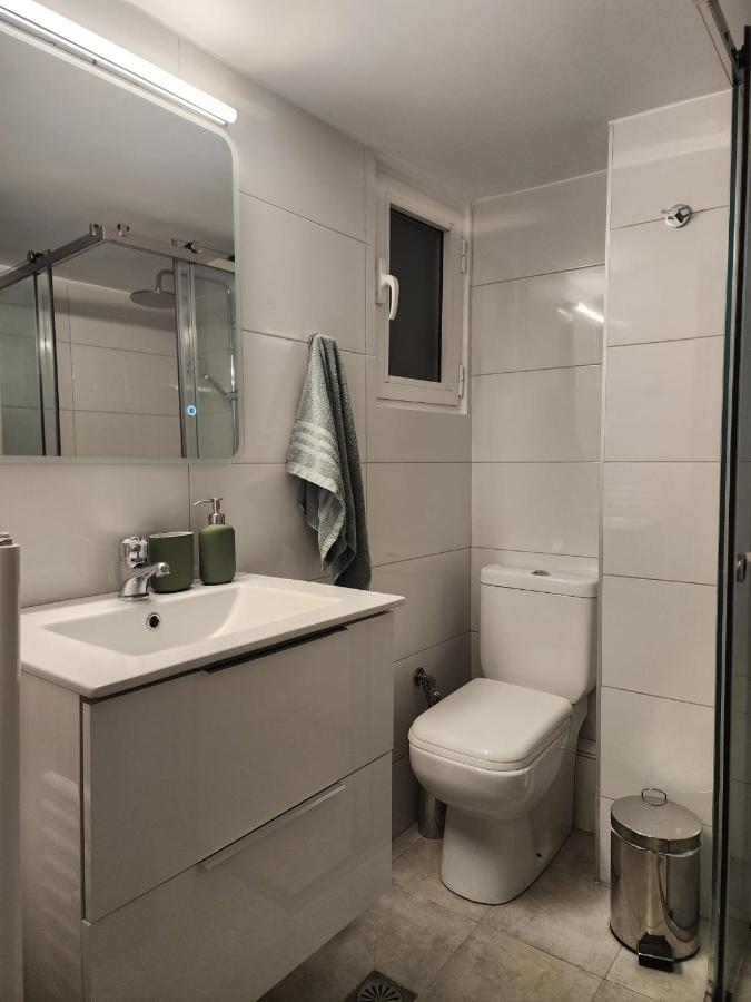 Newly Renovated Apartment 7 Min Walk From Acropolis Athena Bagian luar foto