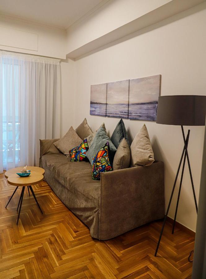 Newly Renovated Apartment 7 Min Walk From Acropolis Athena Bagian luar foto