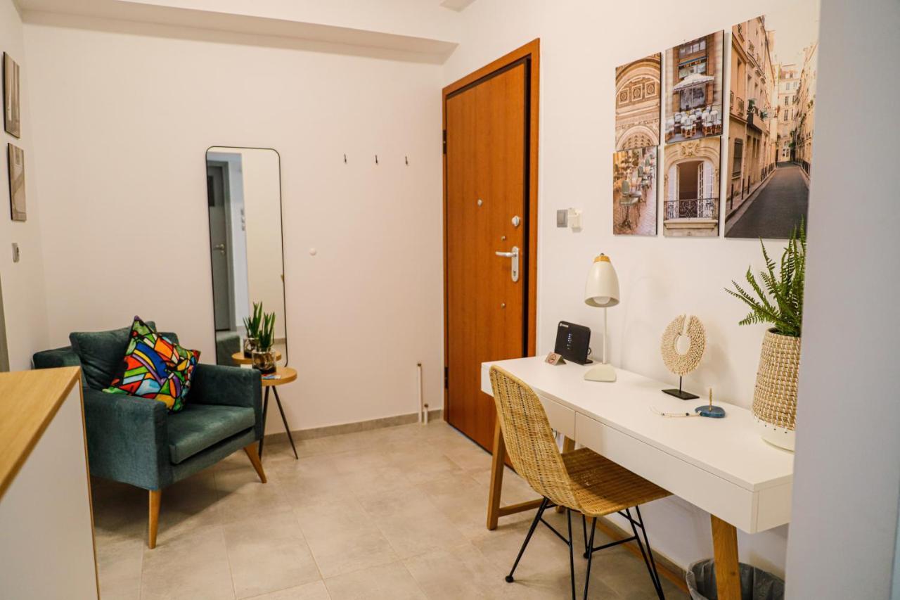 Newly Renovated Apartment 7 Min Walk From Acropolis Athena Bagian luar foto