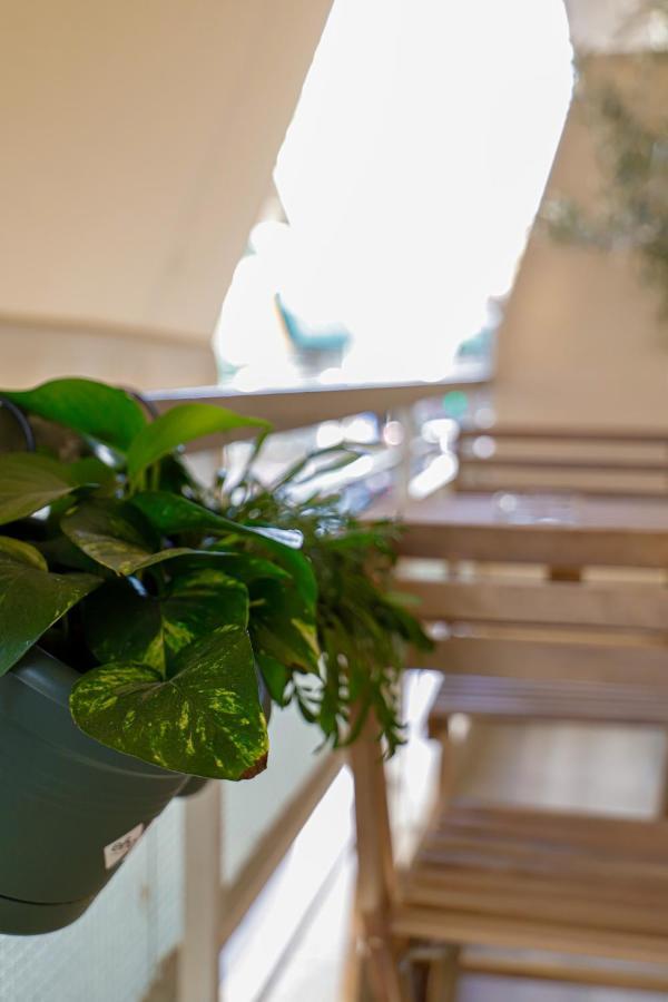 Newly Renovated Apartment 7 Min Walk From Acropolis Athena Bagian luar foto