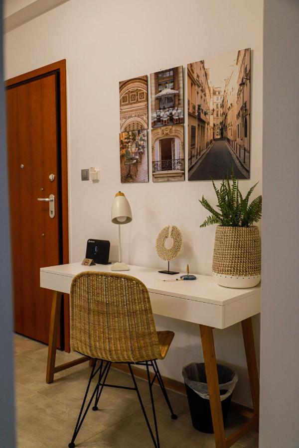 Newly Renovated Apartment 7 Min Walk From Acropolis Athena Bagian luar foto
