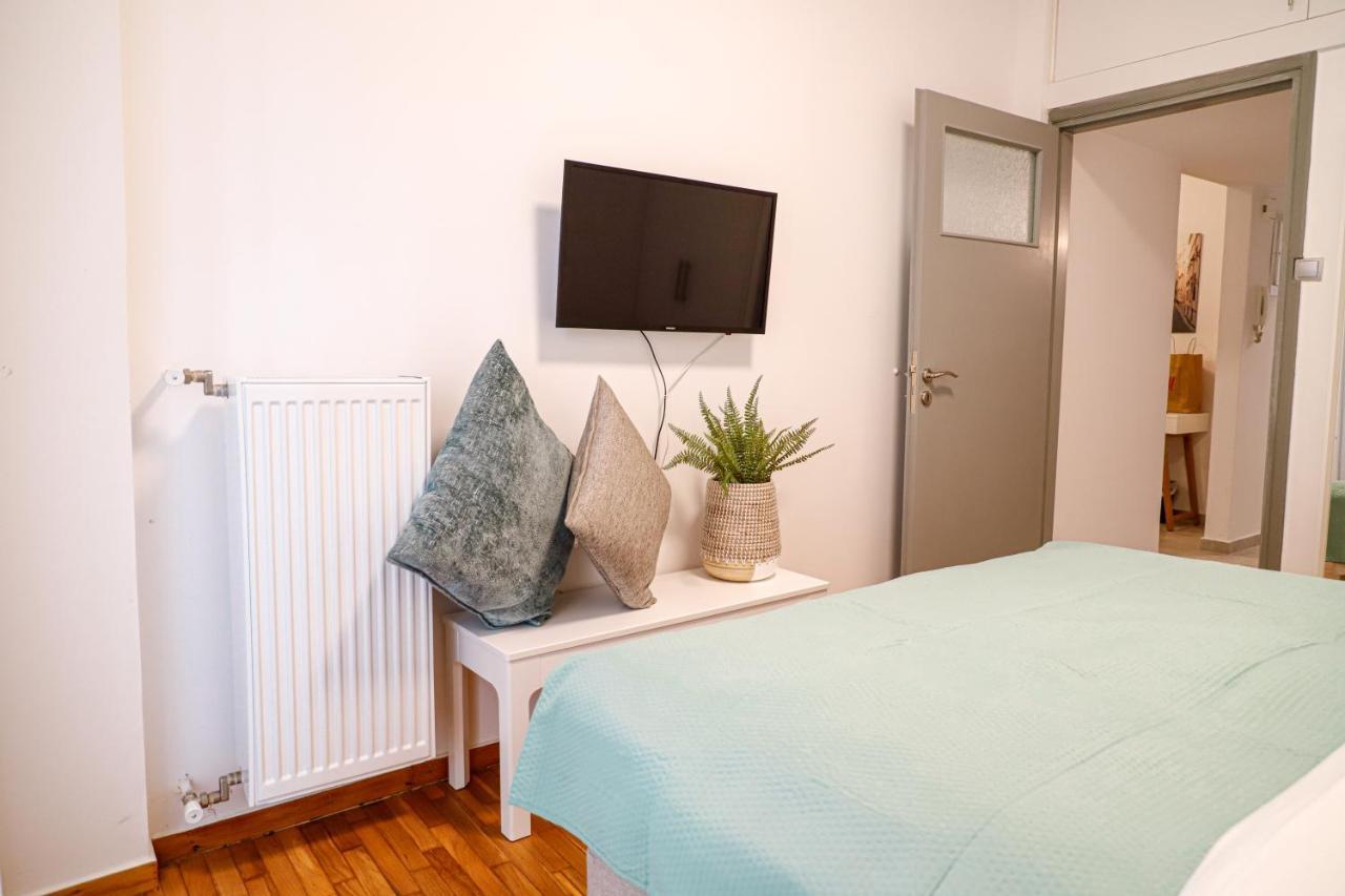Newly Renovated Apartment 7 Min Walk From Acropolis Athena Bagian luar foto