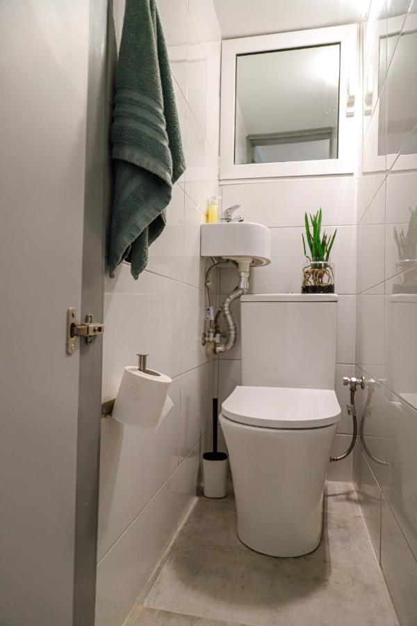 Newly Renovated Apartment 7 Min Walk From Acropolis Athena Bagian luar foto