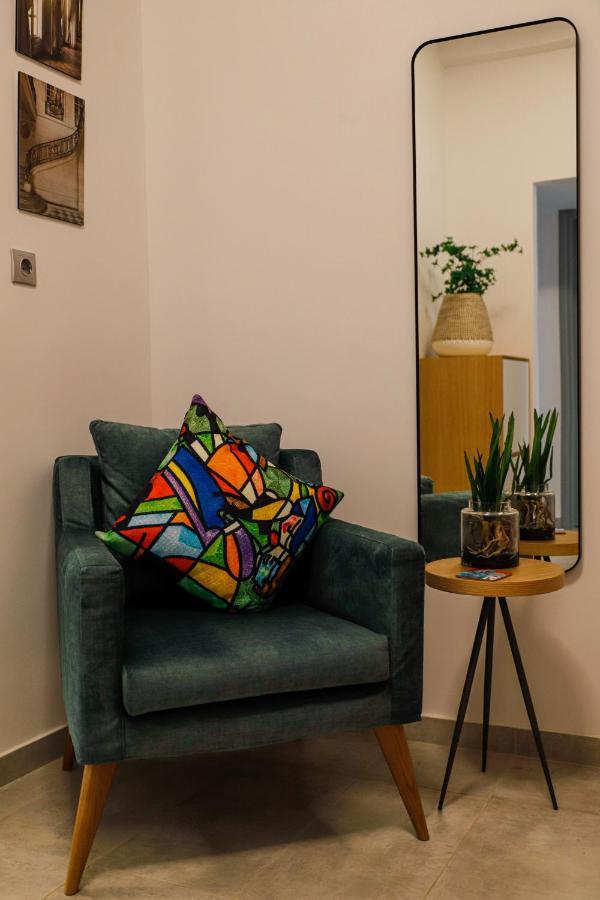 Newly Renovated Apartment 7 Min Walk From Acropolis Athena Bagian luar foto