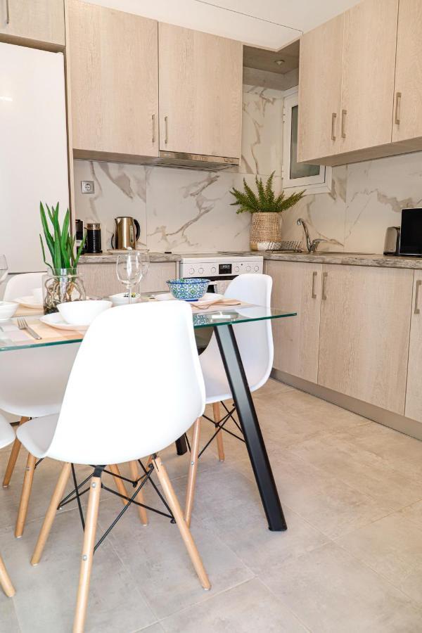 Newly Renovated Apartment 7 Min Walk From Acropolis Athena Bagian luar foto