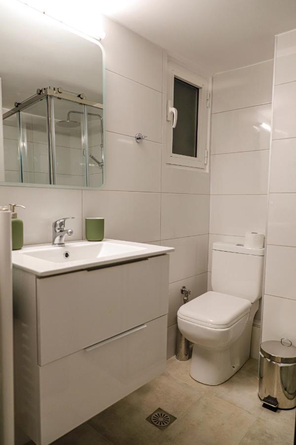 Newly Renovated Apartment 7 Min Walk From Acropolis Athena Bagian luar foto