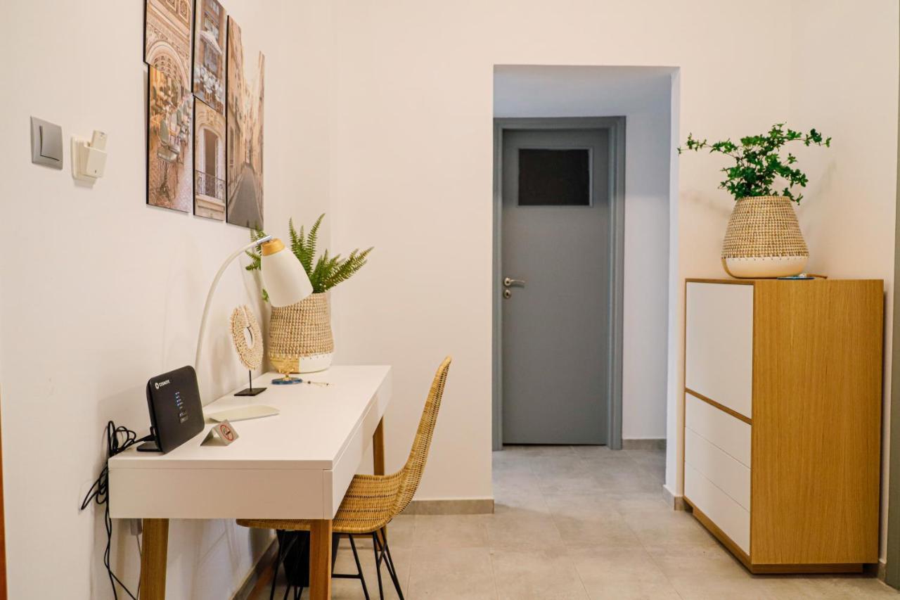 Newly Renovated Apartment 7 Min Walk From Acropolis Athena Bagian luar foto